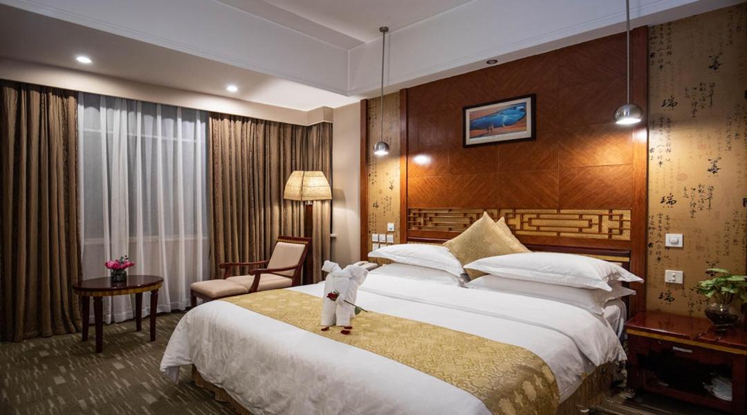 Kunming Golden Spring Hotel Exterior photo