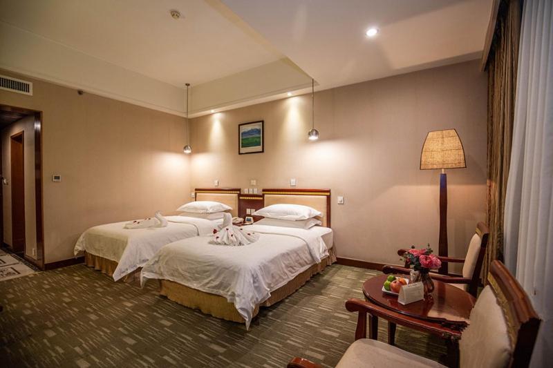 Kunming Golden Spring Hotel Exterior photo