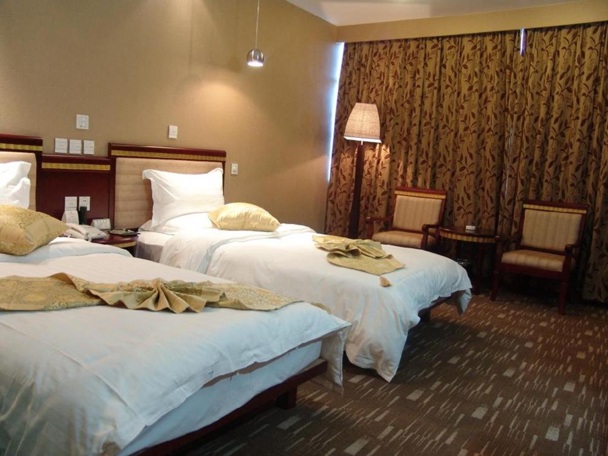 Kunming Golden Spring Hotel Exterior photo