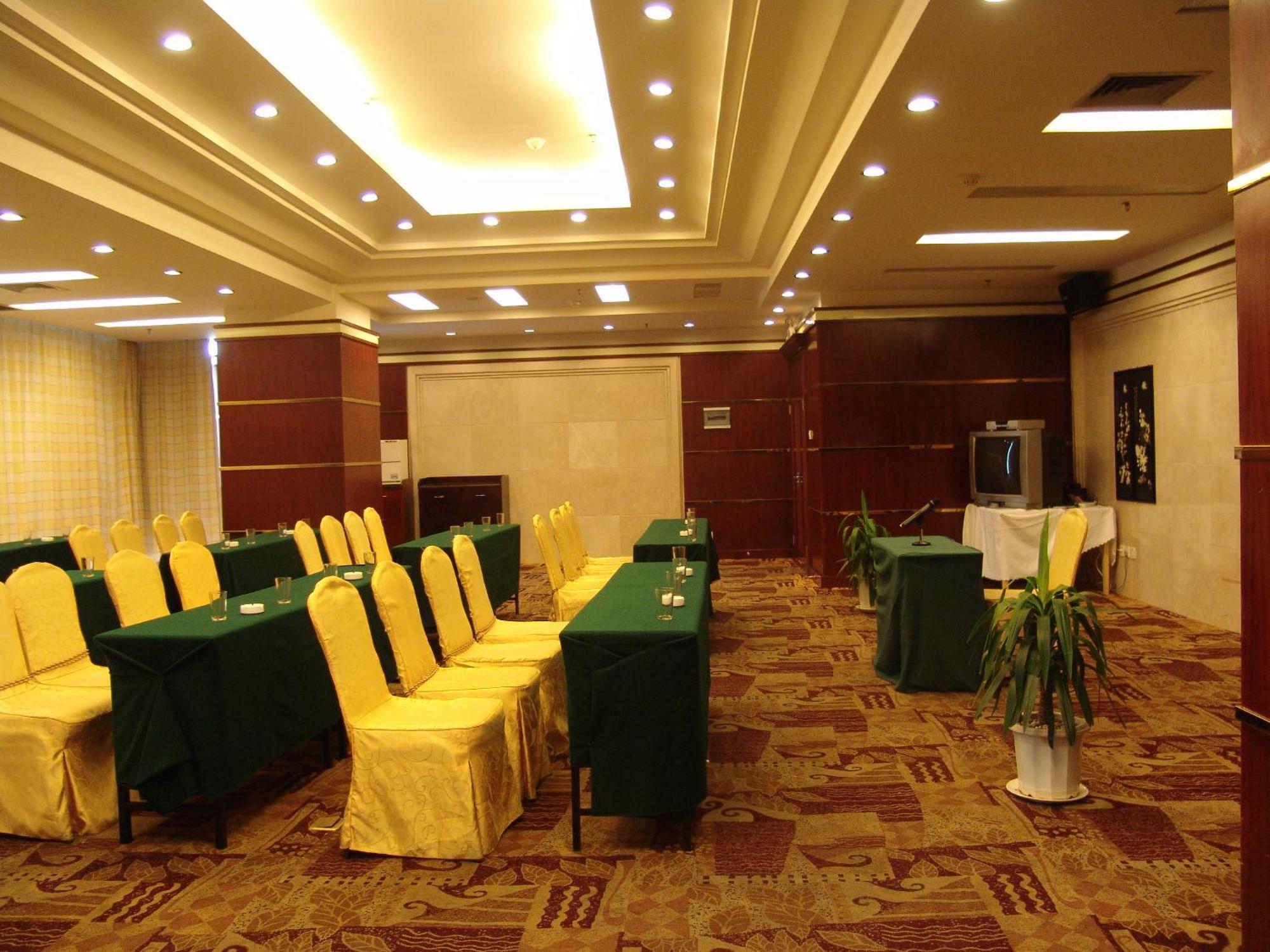 Kunming Golden Spring Hotel Exterior photo
