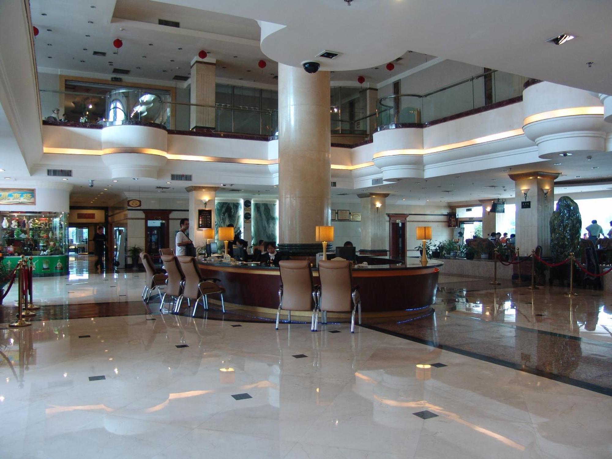 Kunming Golden Spring Hotel Exterior photo