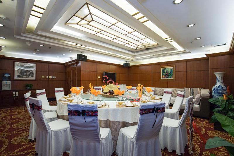 Kunming Golden Spring Hotel Exterior photo